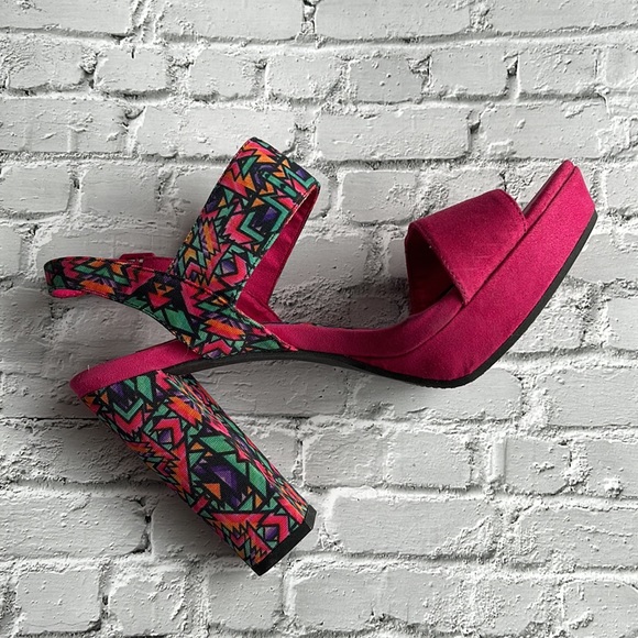 ROCKET DOG | Enhance Your Prance Heels in Bold Southwest - Picture 8 of 14